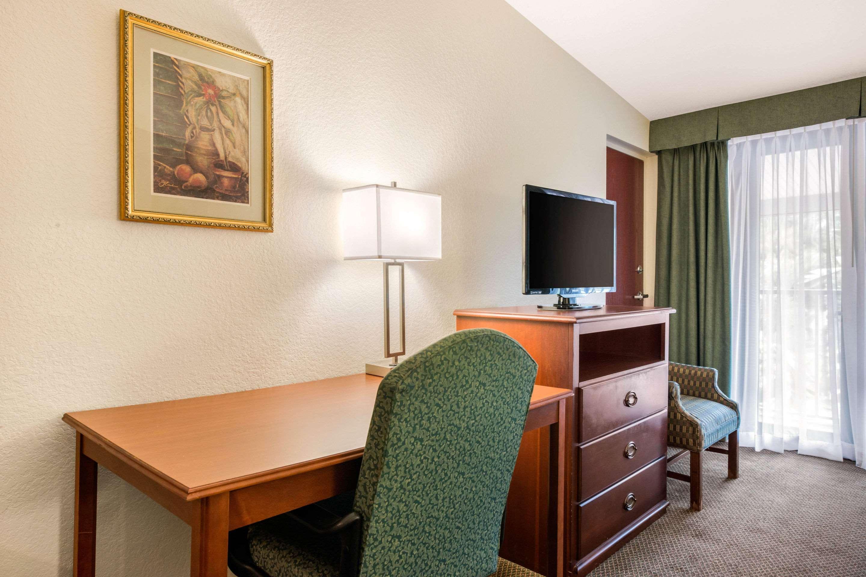 Quality Inn & Suites Tarpon Springs South Εξωτερικό φωτογραφία