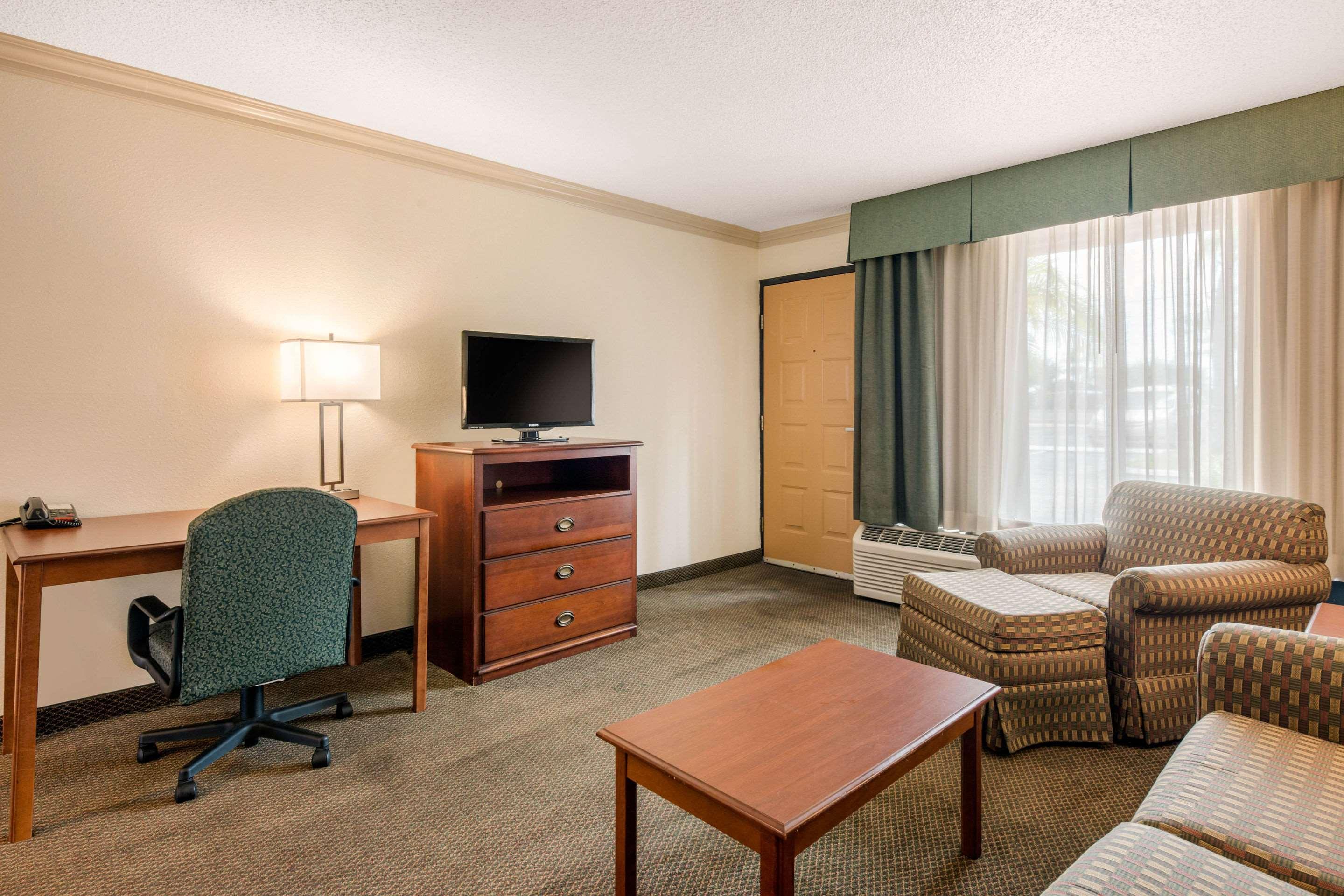 Quality Inn & Suites Tarpon Springs South Εξωτερικό φωτογραφία